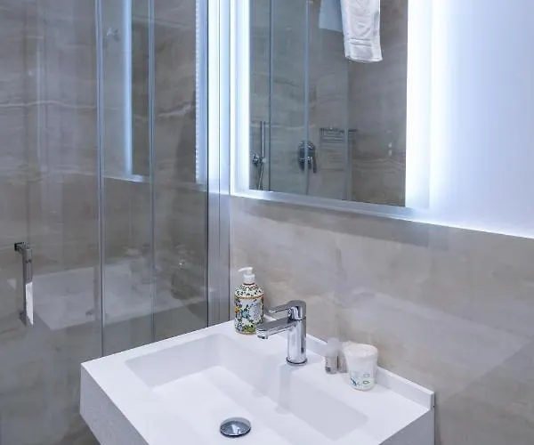 Correnti Boutique Gold Готель Санремо